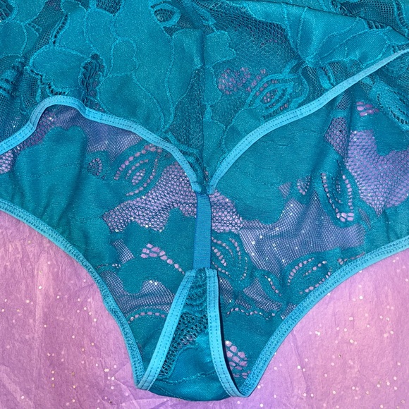 Suzy Black | NWT | “Patina” elastic lace teddy w. ruffle trim - Picture 6 of 9